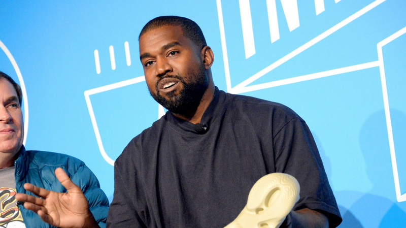 Ο Kanye West χάρισε πάνω από 1 δισεκατομμύριο δολάρια για το εμπορικό σήμα «White Lives Matter».