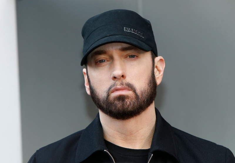 Eminem célèbre son intronisation au Rock and Roll Hall of Fame en remerciant plus de 100 artistes