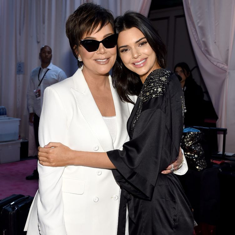 Kris Jenner ønsker datteren Kendall Jenner på hendes 27-års fødselsdag med Sweet Throwback Video