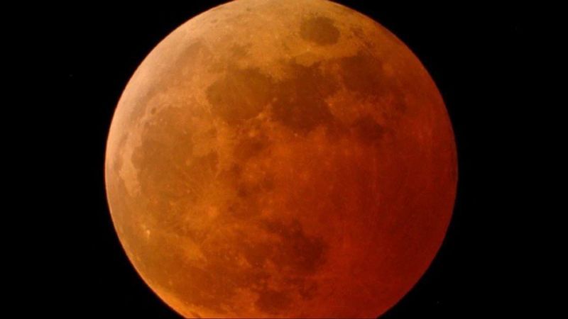 Zašto je Mjesec crven? Evo Odgovora