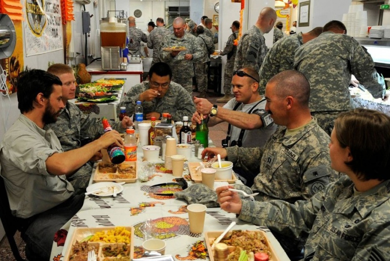 Lista över restauranger som ger gratis måltider på Veterans Day 2022