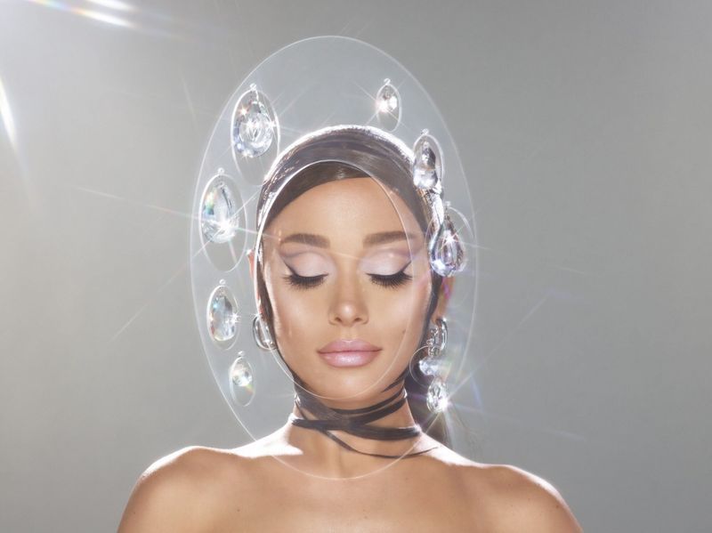 Ariana Grande lance sa ligne de beauté R.E.M. Beauté; Produits disponibles à l'achat en ligne