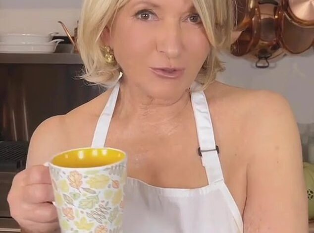 Martha Stewart promovează cafeaua devenind topless