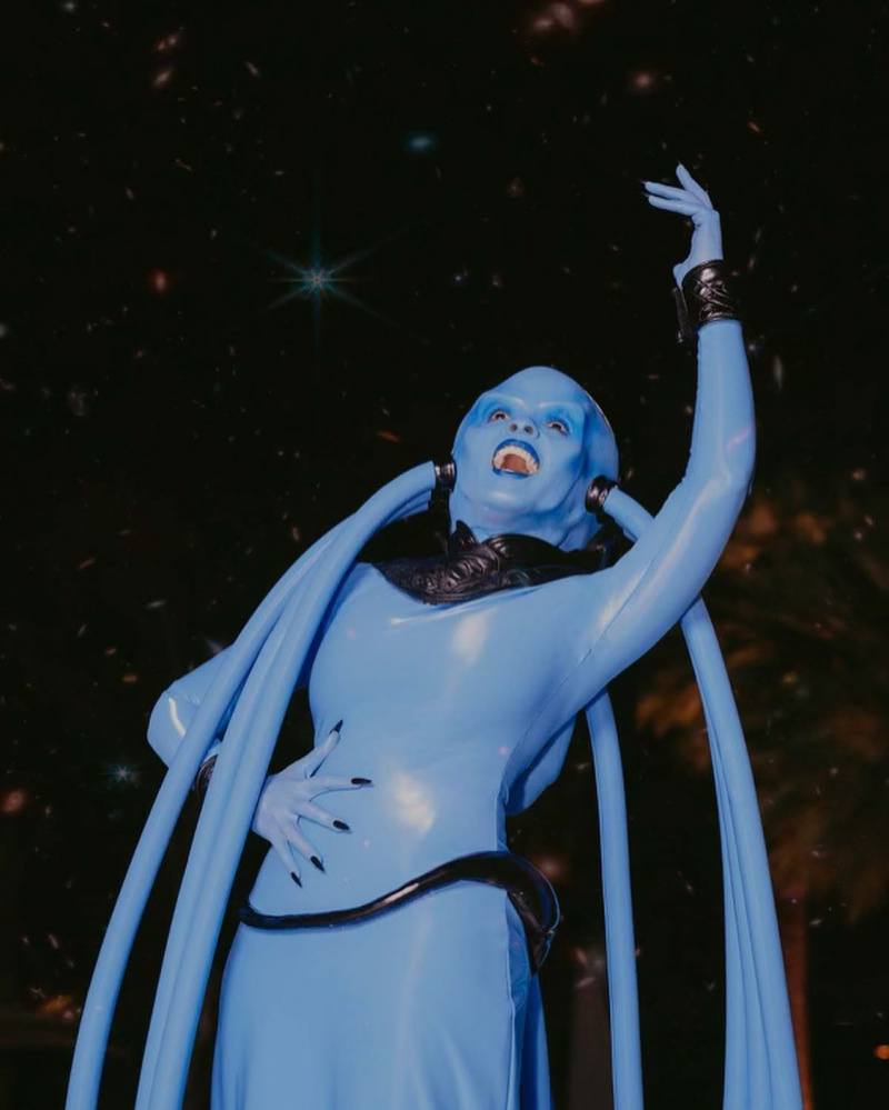 Janelle Monáe se transformă în Diva Plavalaguna a lui Fifth Element pentru Halloween