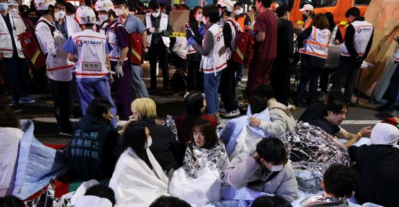 韓国でハロウィーンのお祭り中にスタンピード、146人が死亡