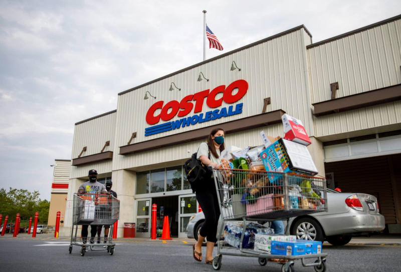 Costco výhodný trend na TikTok: Kupujúci sa obrátia na veľkoobchod, aby si kúpili značkové oblečenie