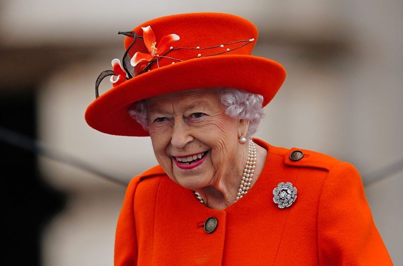 La reine Elizabeth II de Grande-Bretagne a conseillé aux médecins de se reposer pendant au moins 2 semaines