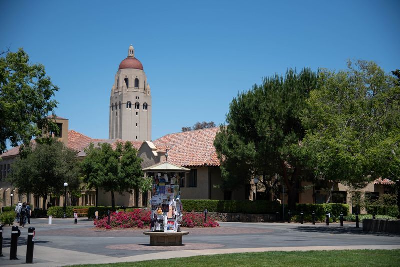 Chaze Vinci Diharamkan oleh Universiti Stanford kerana Siaran Media Sosial Menyinggungnya