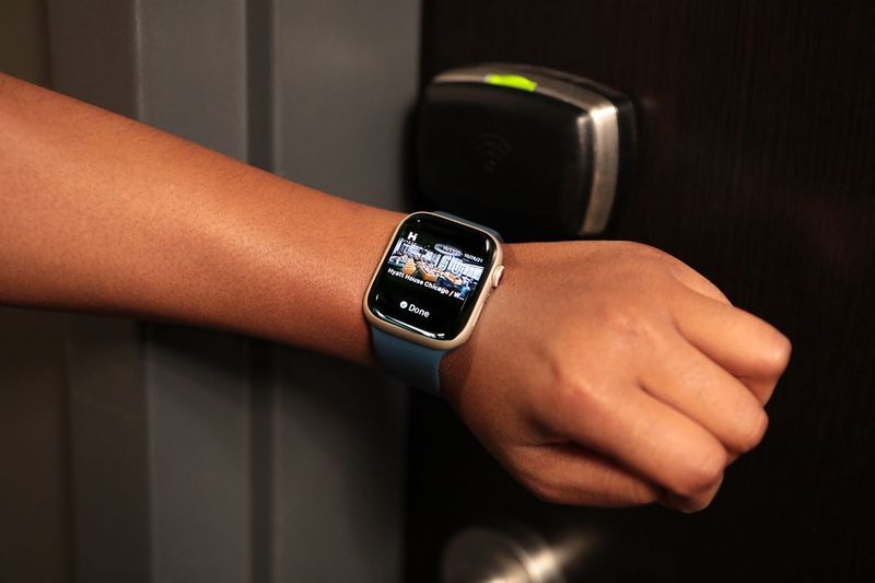 Apple và Hyatt bắt đầu thanh toán chìa khóa khách sạn trong Apple Wallet